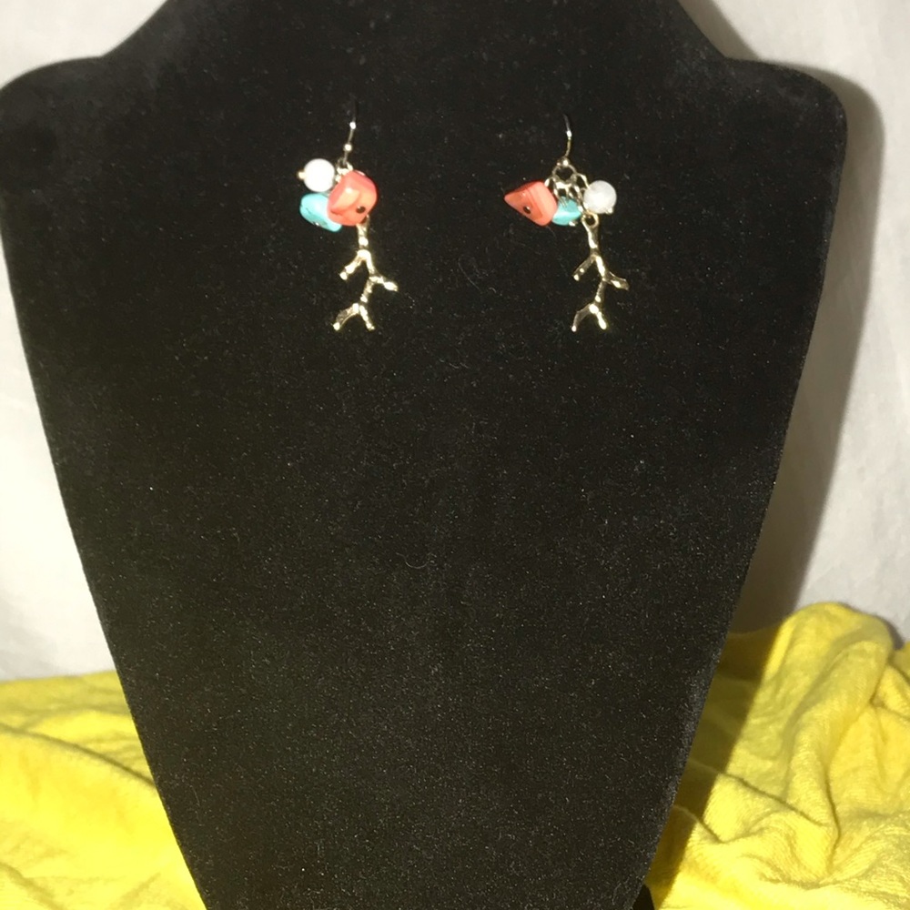 Cute & coral on-the-go earrings.